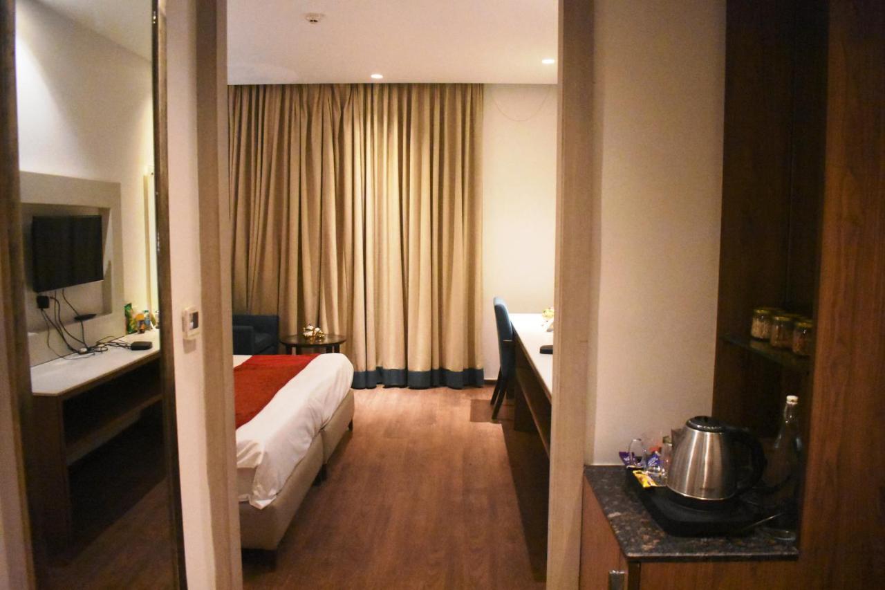 Lemonwood Suites By F9 Hotels - Trivoli Garden Chhatarpur Neu-Delhi Exterior foto